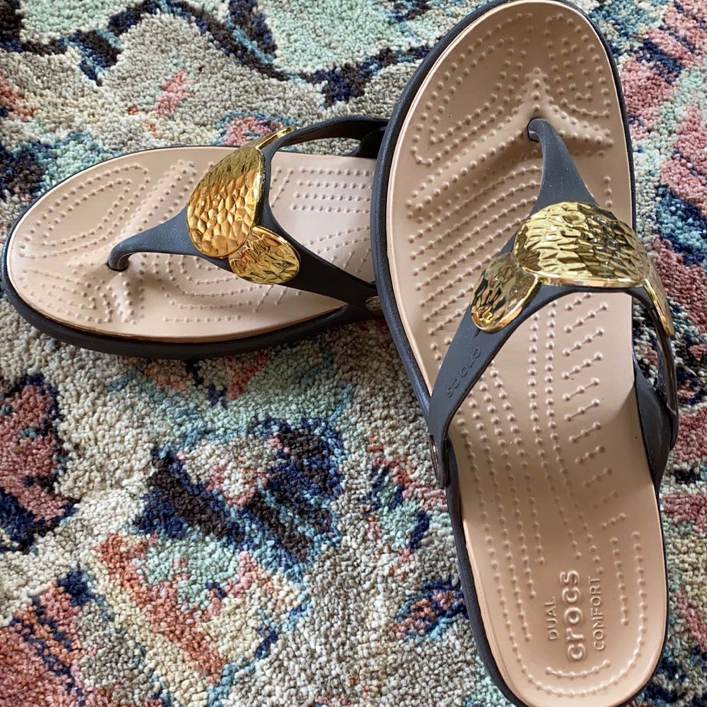 Crocs dual comfort thong Sandals.